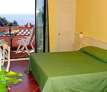 Mendolia Таормина