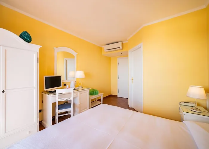 メンドリア ビーチ タオルミーナ