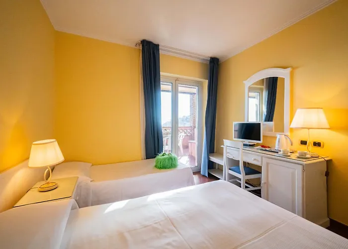 メンドリア ビーチ タオルミーナ