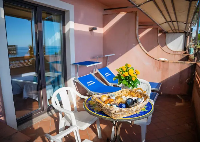 メンドリア ビーチ タオルミーナ