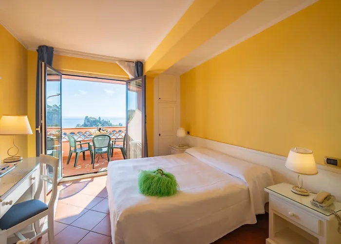 メンドリア ビーチ