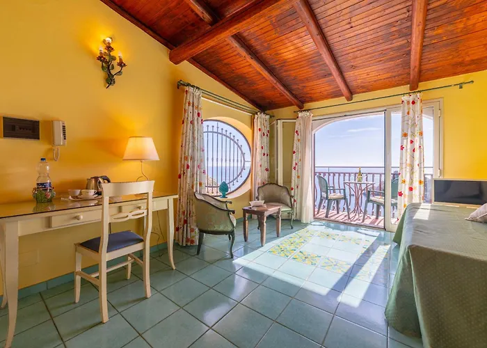 ホテル メンドリア ビーチ 3*