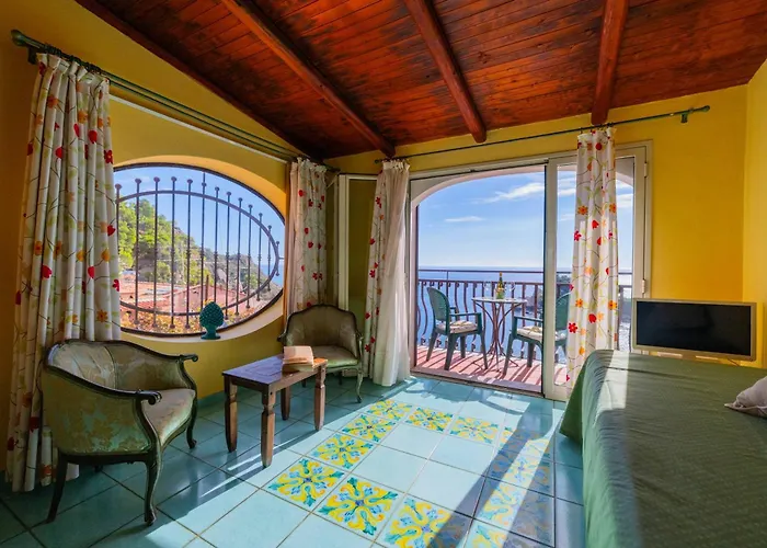 ホテル メンドリア ビーチ タオルミーナ