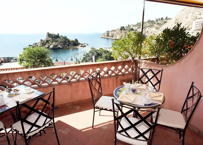 メンドリア ビーチ タオルミーナ