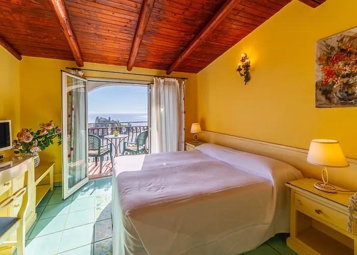 メンドリア ビーチ